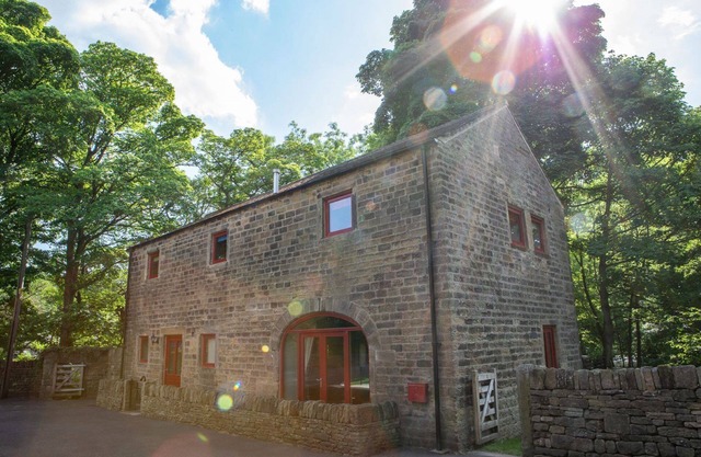 Unsliven Bridge Barn - sleeps 7 guests in 3 bedrooms