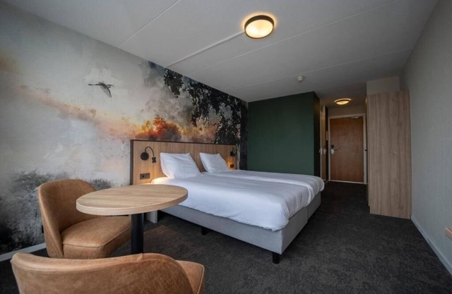 Unwind in a Modern Room Near IVN Norg and Groninger Museum