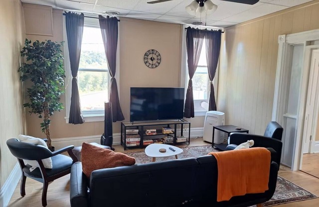 Updated 2-bedroom apartment with WiFi, Walkable, Nice Views