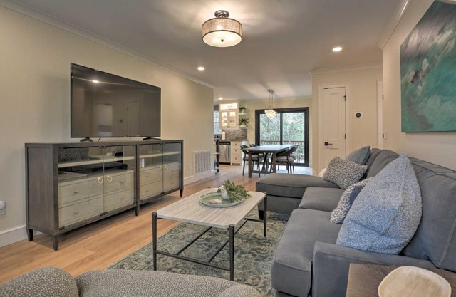Updated and Modern House Less Than 1 Mi to Dtwn Bentonville!