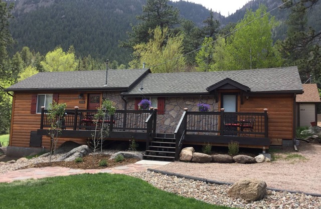 Updated home near beautiful hiking trails with nEV Charger