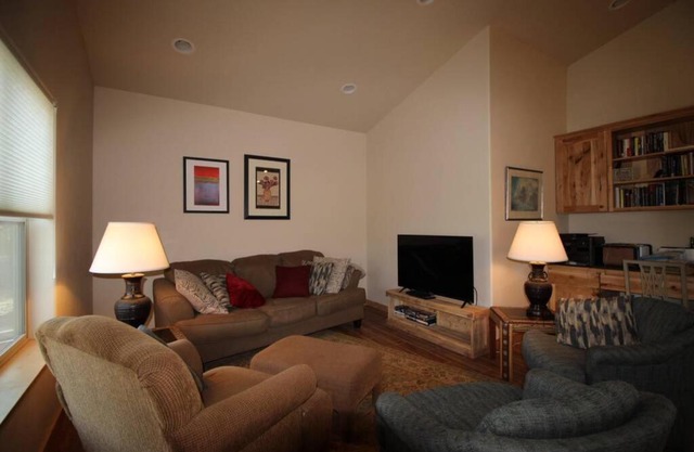 Upper Ranch - 100 Acre Mountain Views