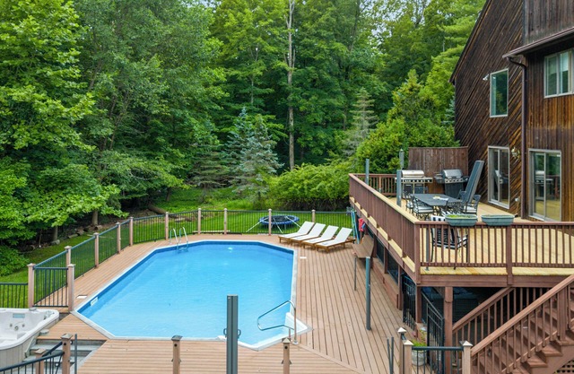 Upper Saddle River Resort w Pool, Hot Tub & Lake