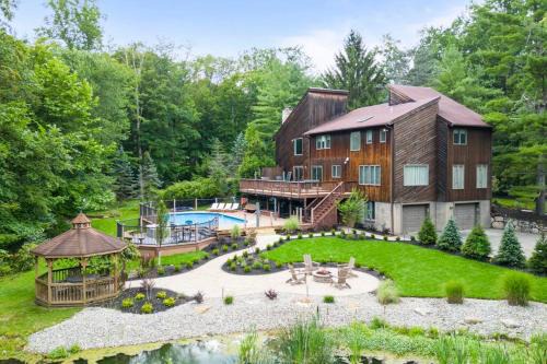 Upper Saddle River Resort w Pool, Hot Tub & Lake