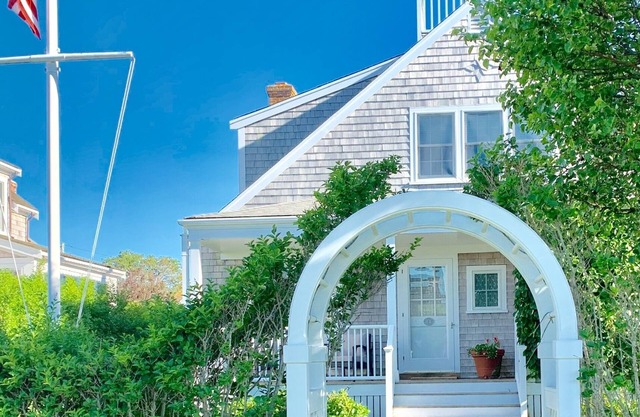 Upscale Beach House Brant Point