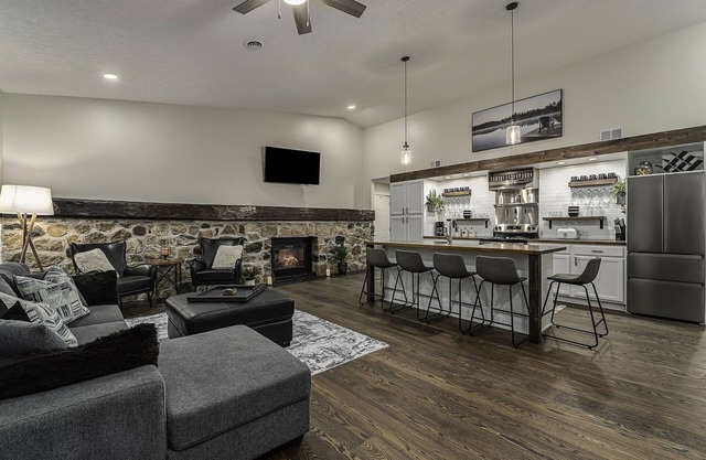 Upscale boutique lodge suite in the of heart of beautiful Grand Traverse County!