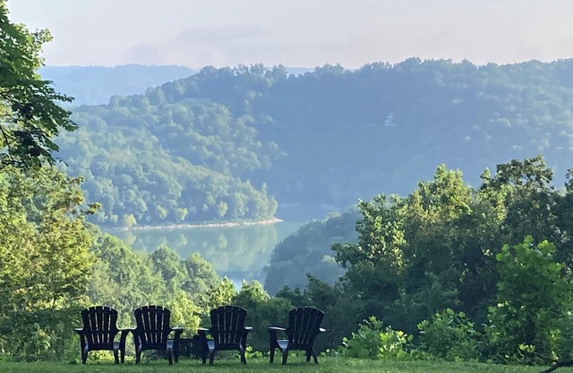 Upscale CHL cabin with incredible year-round lake views - New Owners & Upgrades