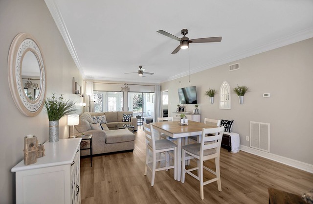 Upscale Escape on Lake Conroe in April Sound! “On Lake Time” 3-2 on First Floor!