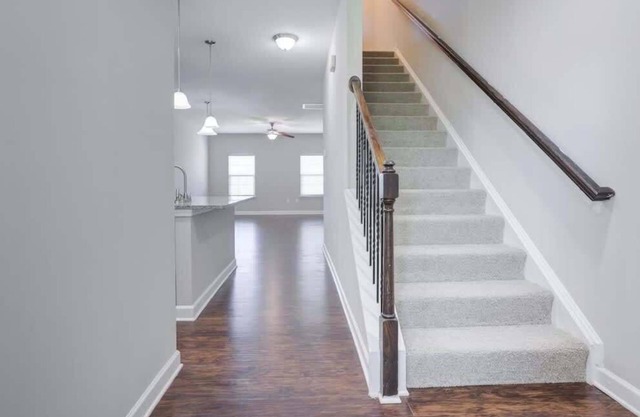 Upscale King 3BR Townhouse in Pineville!