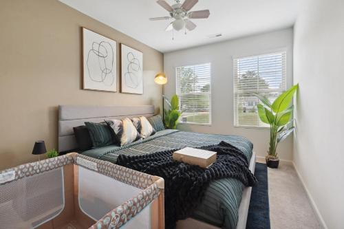Upscale King 3BR Townhouse Mins to Cary & NC State