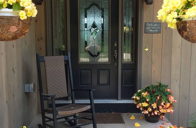 Upscale Loft Queen BR's in home with stunning Green Mountain & Adirondack views
