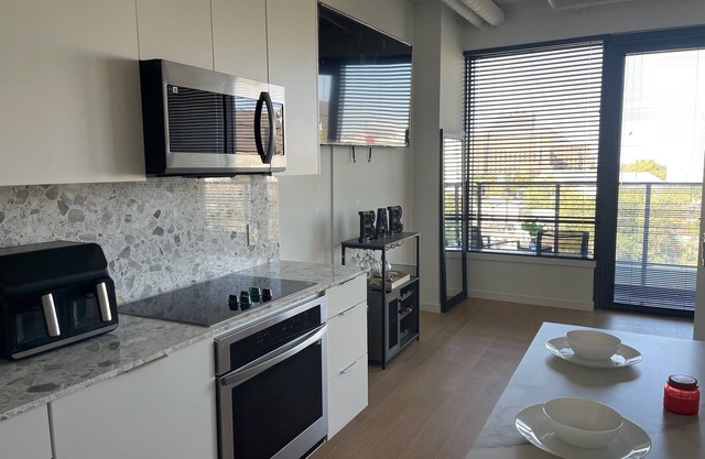 Upscale Urban Oasis: Fashion-Forward Dallas Apartment