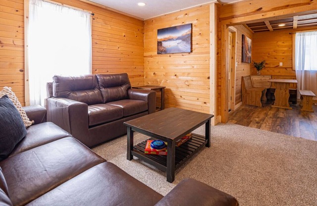 Urban Cabin | 4BR w/Huge Yard