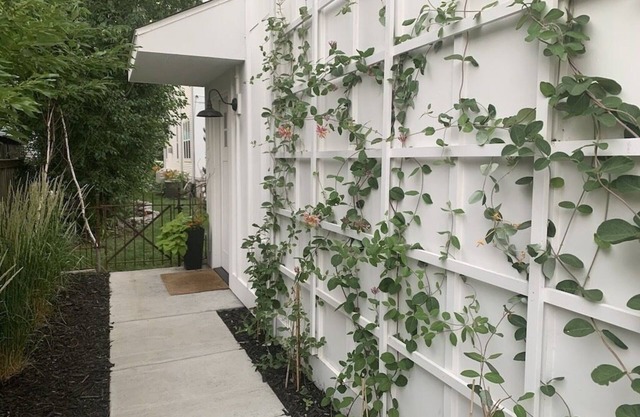 Urban Lifestyle, Lakes District of MPLS! Quiet Family Neighborhood, 1BR, 1BA