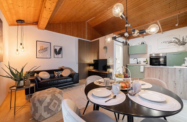 "urlaub zum Wohlfühlen." Modern Eingerichtete Ferienwohnung mit Gartenbereich!