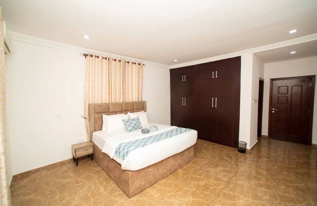 Utobert Spacious 3BR fully-serviced Residence