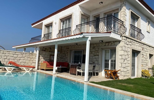 Vacation home De'Lale Villa with great views and pool in Izmir Reisdere