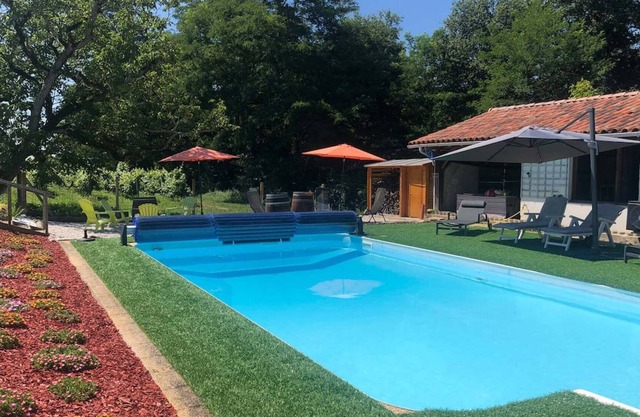 Vacation Home "Propriete Lacastelle 12 Personnes" with Pool, 2 Terraces & Wi-Fi