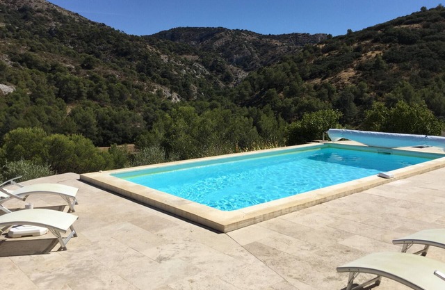 Vacation rental house with pool CAVAILLON LS2-292