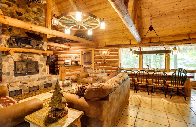 Versatile Bass Lake Cabin with Deck!