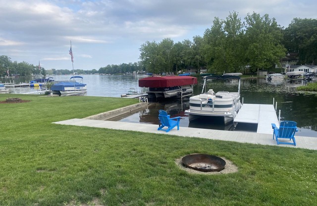 Very cute lakefront cottage. This little gem is just the getaway everyone needs!