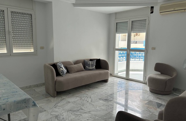 VERY LARGE SEASIDE APARTMENT HIGH STANDING CHOTT MERIEM