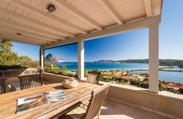 Very panoramic almost of the beach available from 17. 8