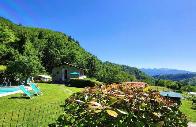 Very private Sympathetically Restored Barn With Private Pool, Country Views WIFI