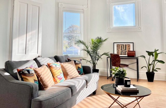Vibrant Downtown Escape - Walkable to Beale Street Nightlife & FedEx Forum