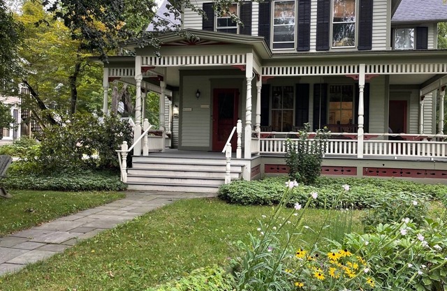 Victorian Guest Suite in heart of the Village