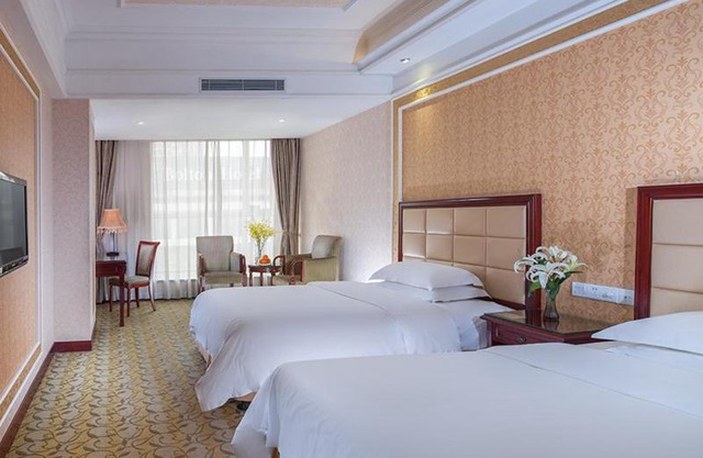 Vienna Hotel Songgang Yanchuan Road