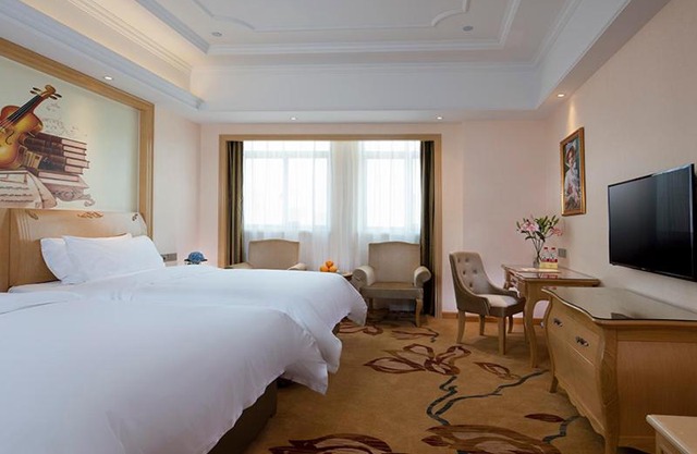 Vienna International Hotel (Fangchenggang Administration Center High-speed Railway Station branch)