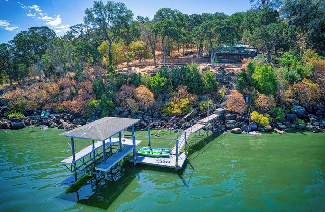 Views! Private! Tranquil! Lakefront! Forest! Sunsets! Acreage! Docks!