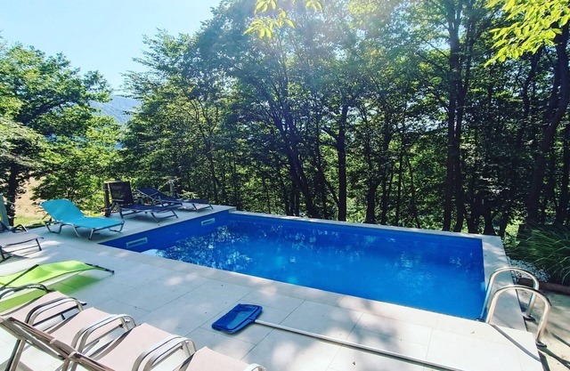 Vikendica za odmor Ušće - Cotage with Swimming Pool & River View
