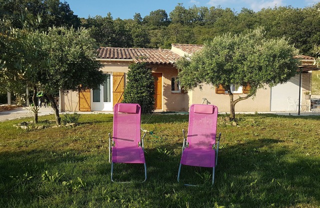 Villa Les Oliviers, in the countryside near the village