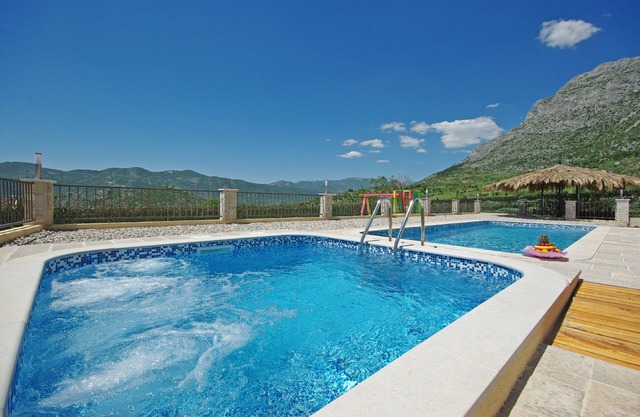 Vila Nova Seoska kuća sa toplim bazenom i jacuzzijem u oazi maslina i vinograda!