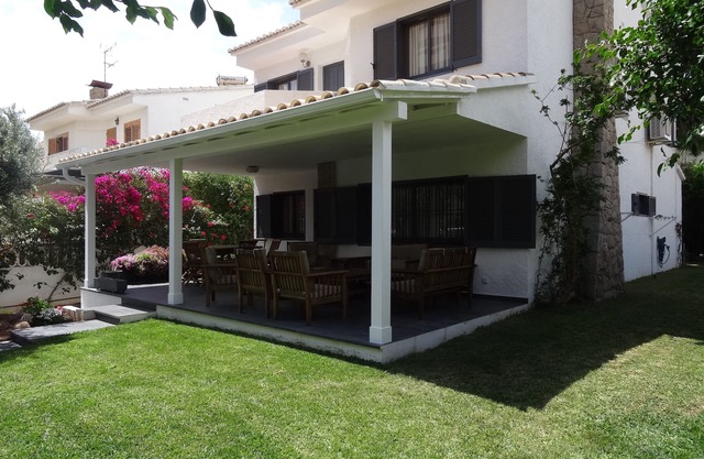 VILLA 200 M FROM THE BEACH and 5 minutes walk from the VILLAGE
