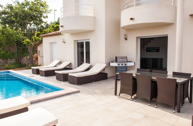 Villa 3*heated infinity pool 3 comfort suites, panoramic view