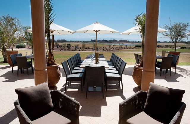 Villa 5 bedrooms, 5 bathrooms on the golf Samanah with views of the Atlas