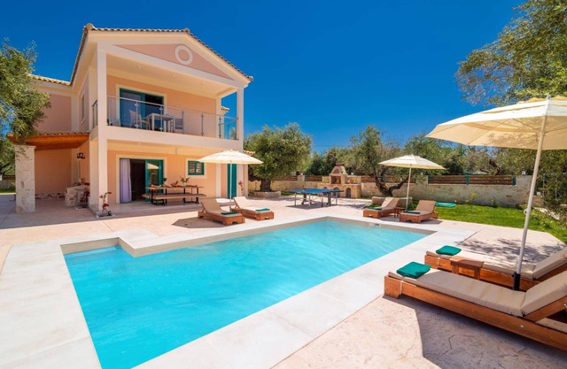 Villa Adelasia by Villa Plus