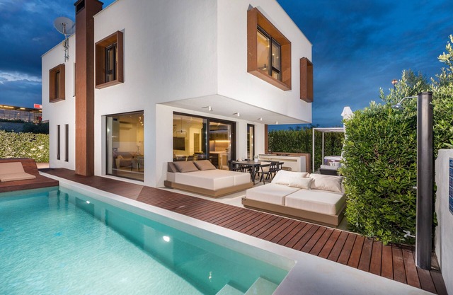 Villa Adora for 6 people in Pula with private pool, jacuzzi & children playground