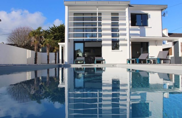VILLA ALBA Quiberon -Outdoor heated pool from 18/04- Linen - Car park