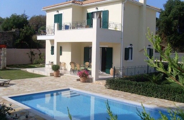 Villa Amelia: Luxury 2 bedroom Villa with private pool FREE WiFi AVAILABLE!