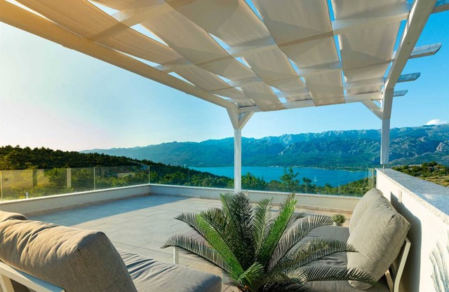 Villa Anna with pool, Vinjerac