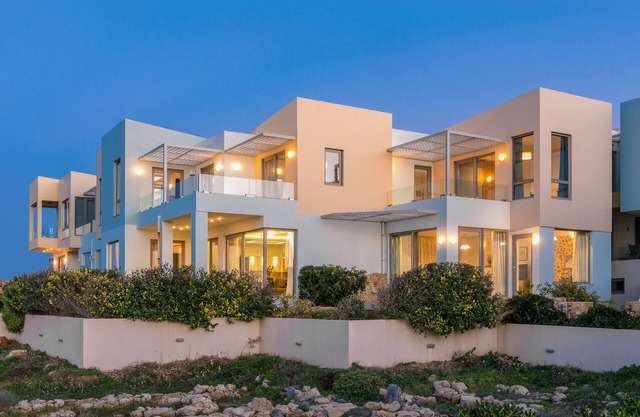 Villa Aphrodite, next to the beach ,no car needed.