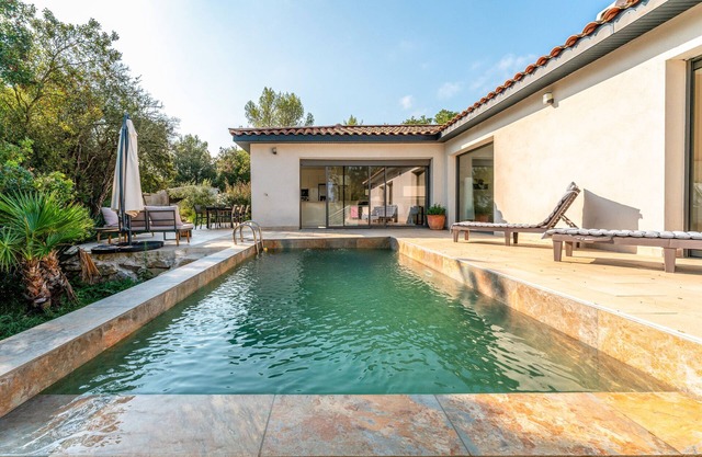 Villa 'Au Bord Du Gardon' with Mountain View, Wi-Fi and Air Conditioning