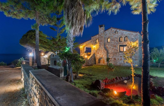 VILLA AVLOS