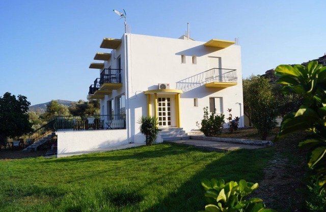 Villa Axia-Art 5pm from the sea