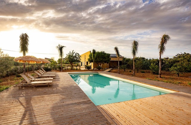 Villa 'Baglio Ballerino' with Private Pool, Wi-Fi and Air Conditioning