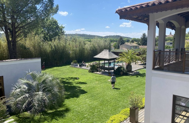 VILLA BALINAISE DANS LE GARD